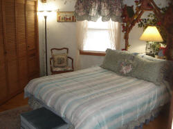 Birds-Nest Bredroom Queen Bed